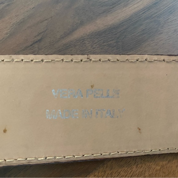 Vera Pelle Italian Leather Belt with Crystal Lizard Buckle. - Picture 4 of 4